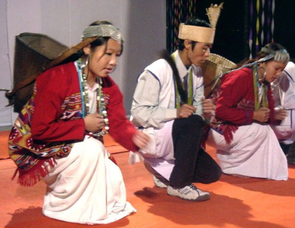 Ethnic Dress (54 kb)